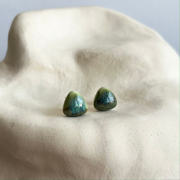 Porceliano auskarai "Žalio ryto gabalėliai"